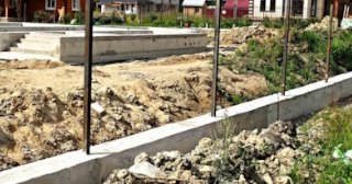 Фундамент под забор заказать в Южноуральске - заливка фундамента для забора | от 1551 за п.м.